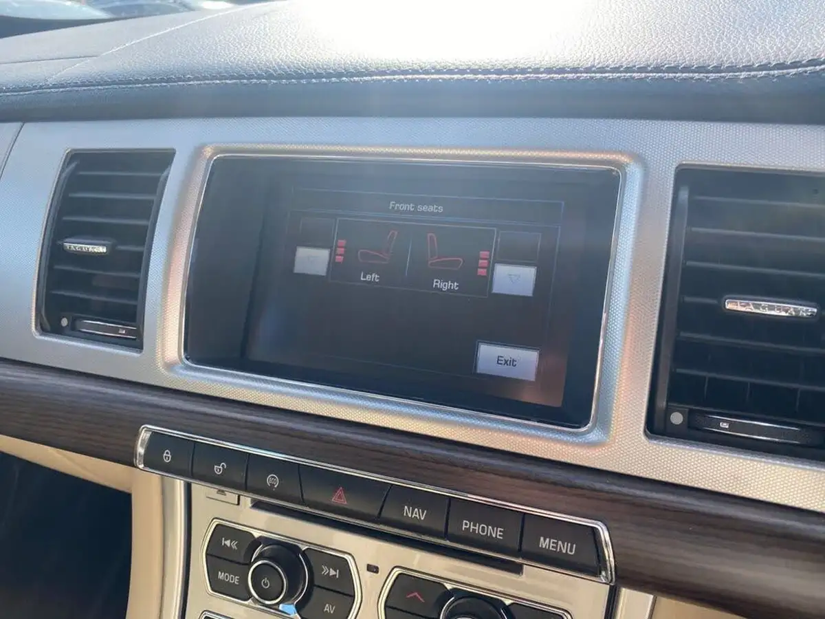 2013-jaguar-xf-22td-luxury-200ps-ss-saloon-4d-auto-big-11