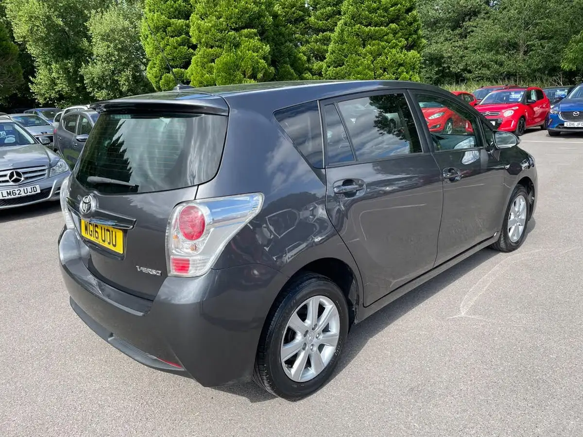 2016-toyota-verso-16d-d-4d-icon-112bhp-7st-big-2