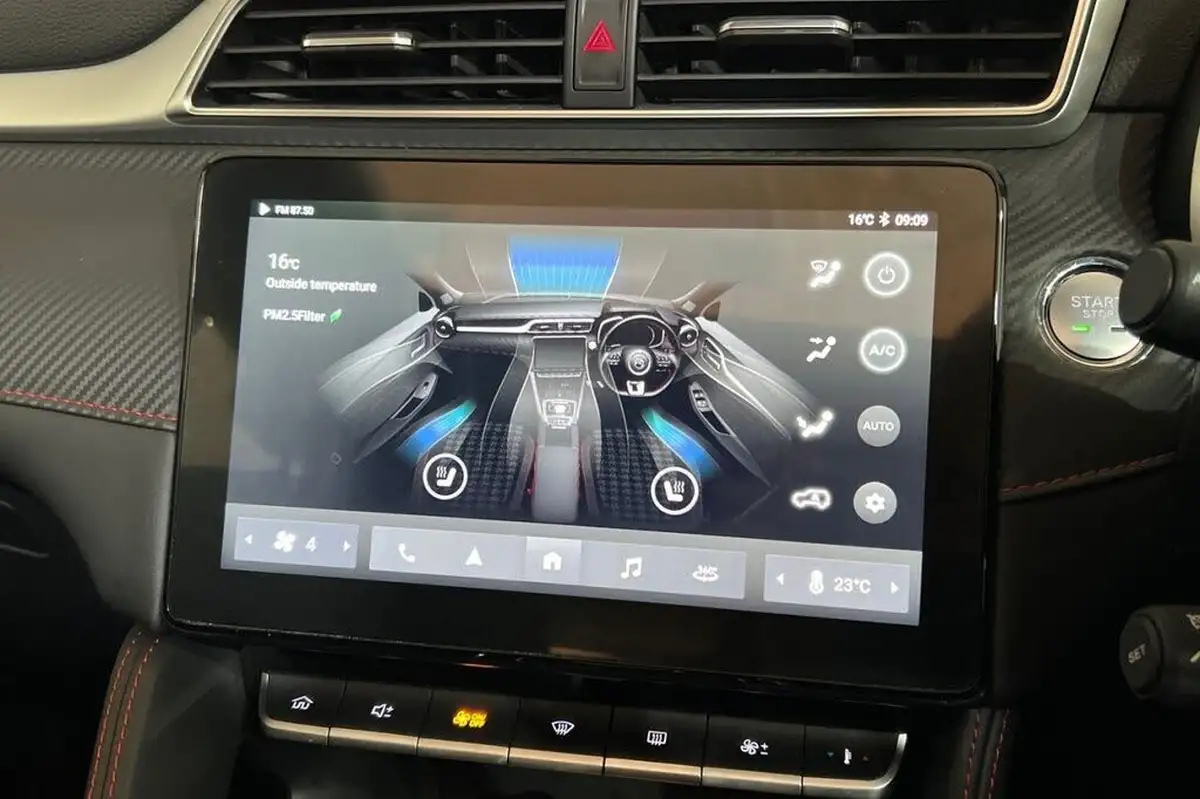 2022-mg-zs-suv-e-trophy-ev-156ps-long-range-big-19