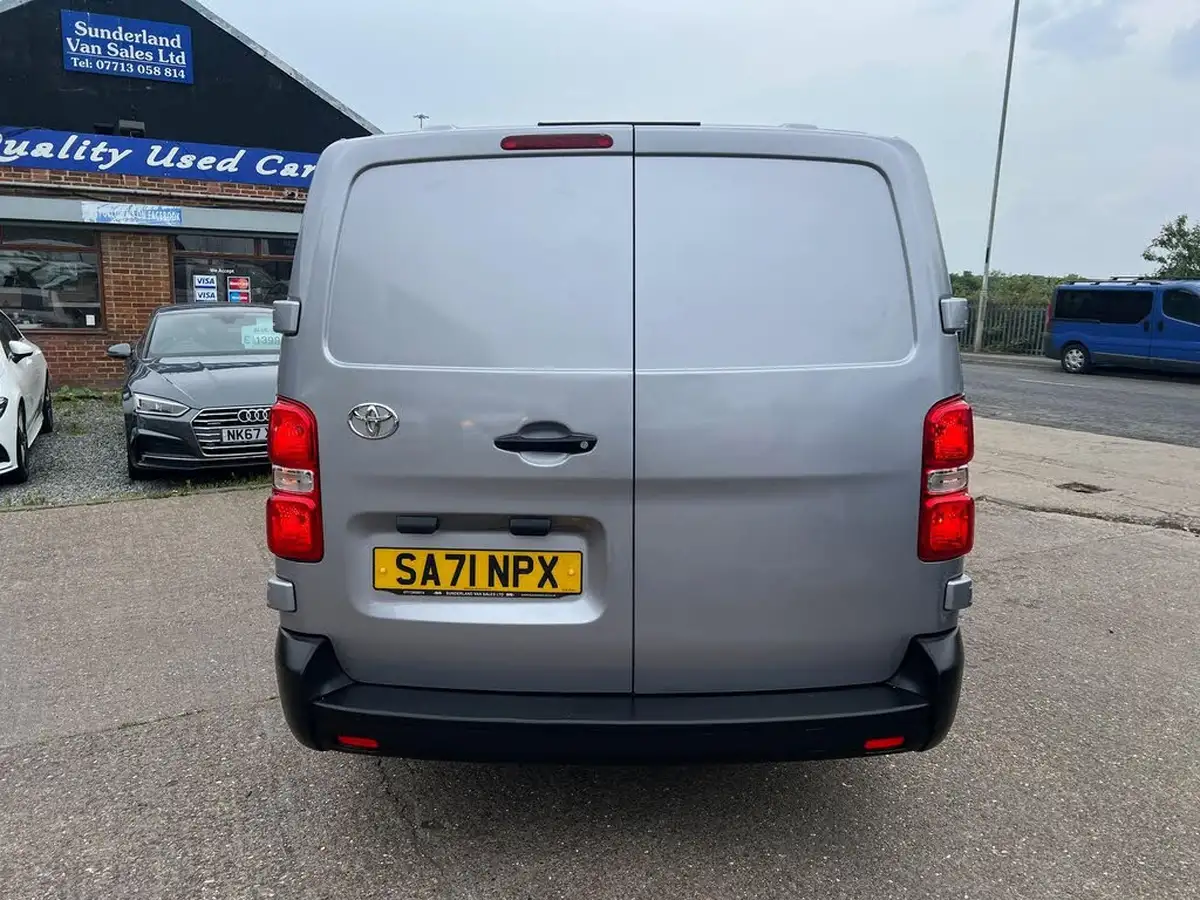 2021-toyota-proace-20d-icon-long-120hpeu6dt-e-panel-big-4