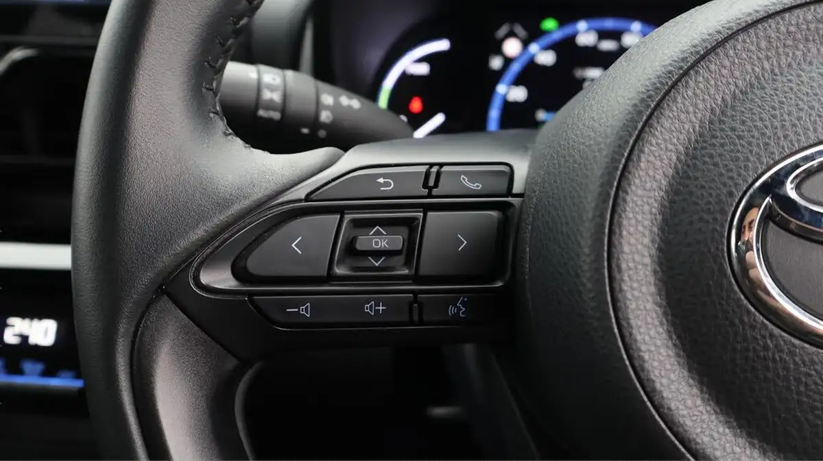 2022-toyota-yaris-cross-15-vvt-i-design-big-25
