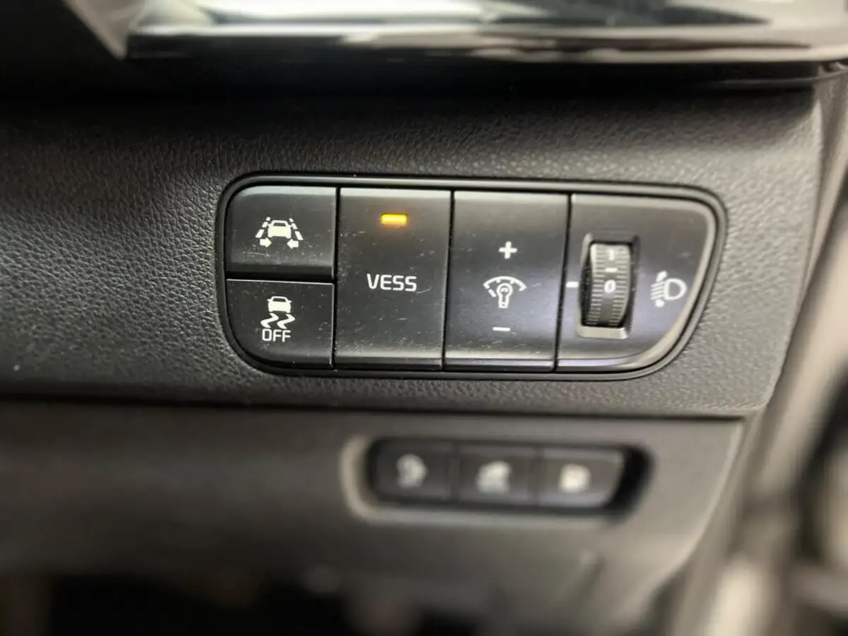 2018-kia-niro-16-gdi-3-156kwh-16-alloy-wheels-big-12