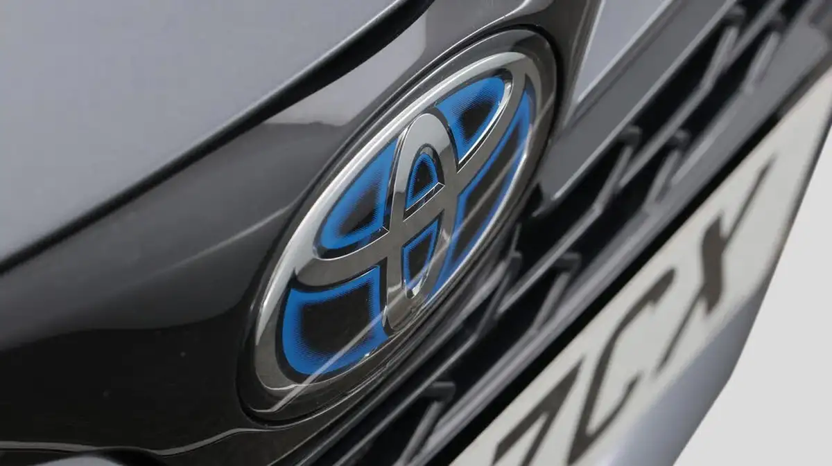 2023-toyota-corolla-18-vvt-i-icon-138bhp-hatchback-5d-big-23