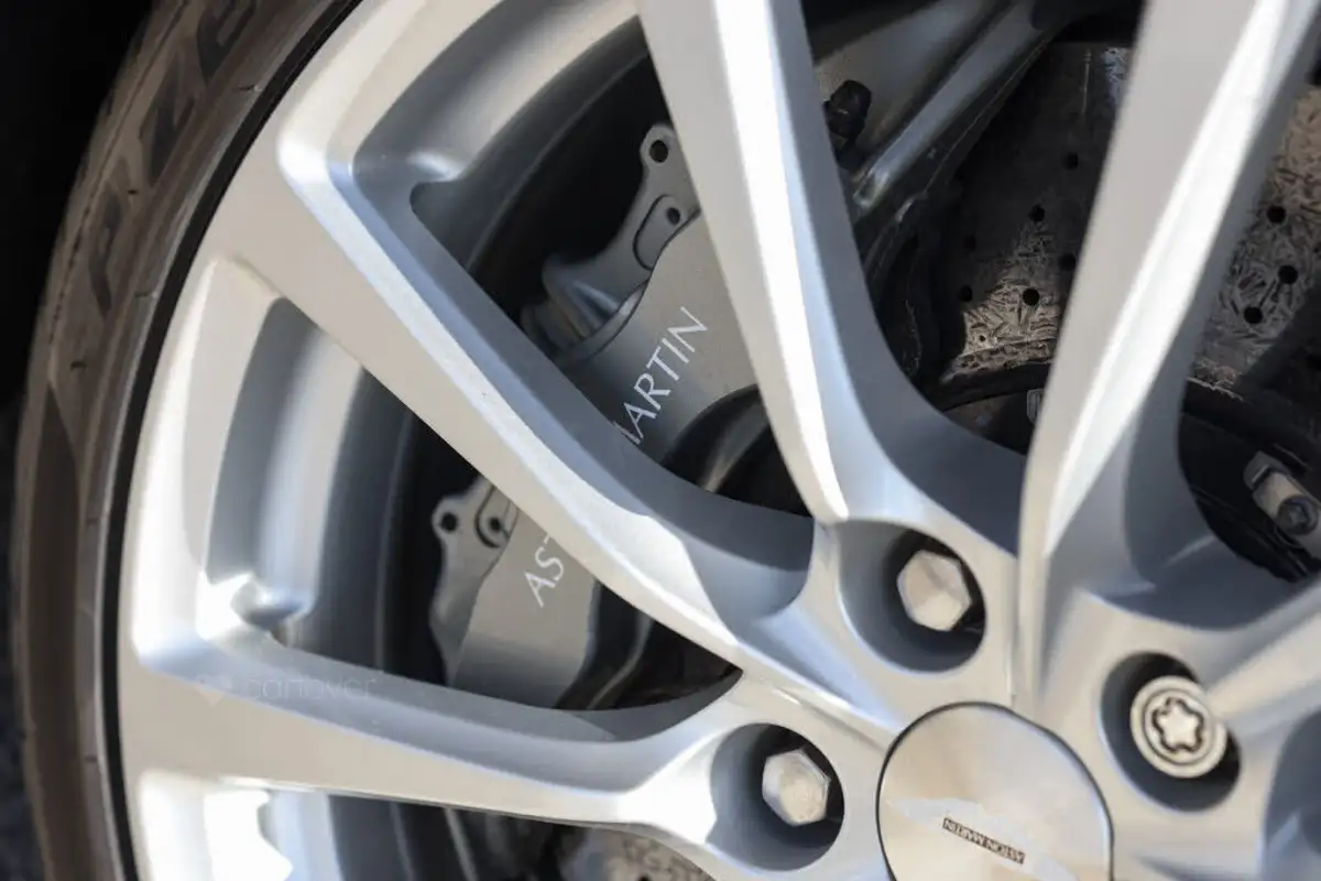2013-aston-martin-vanquish-59-big-34