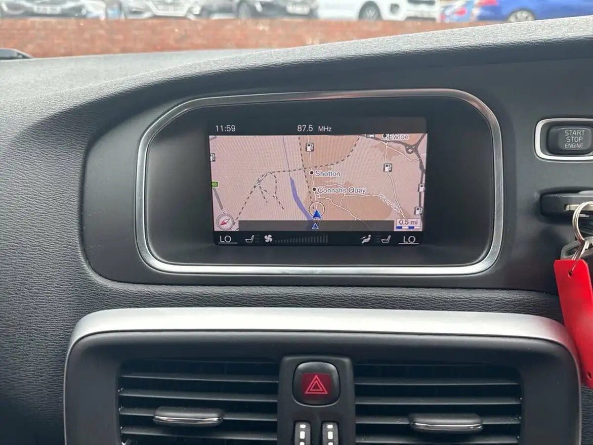 2018-volvo-v40-20td-d2-cross-country-pro-big-10