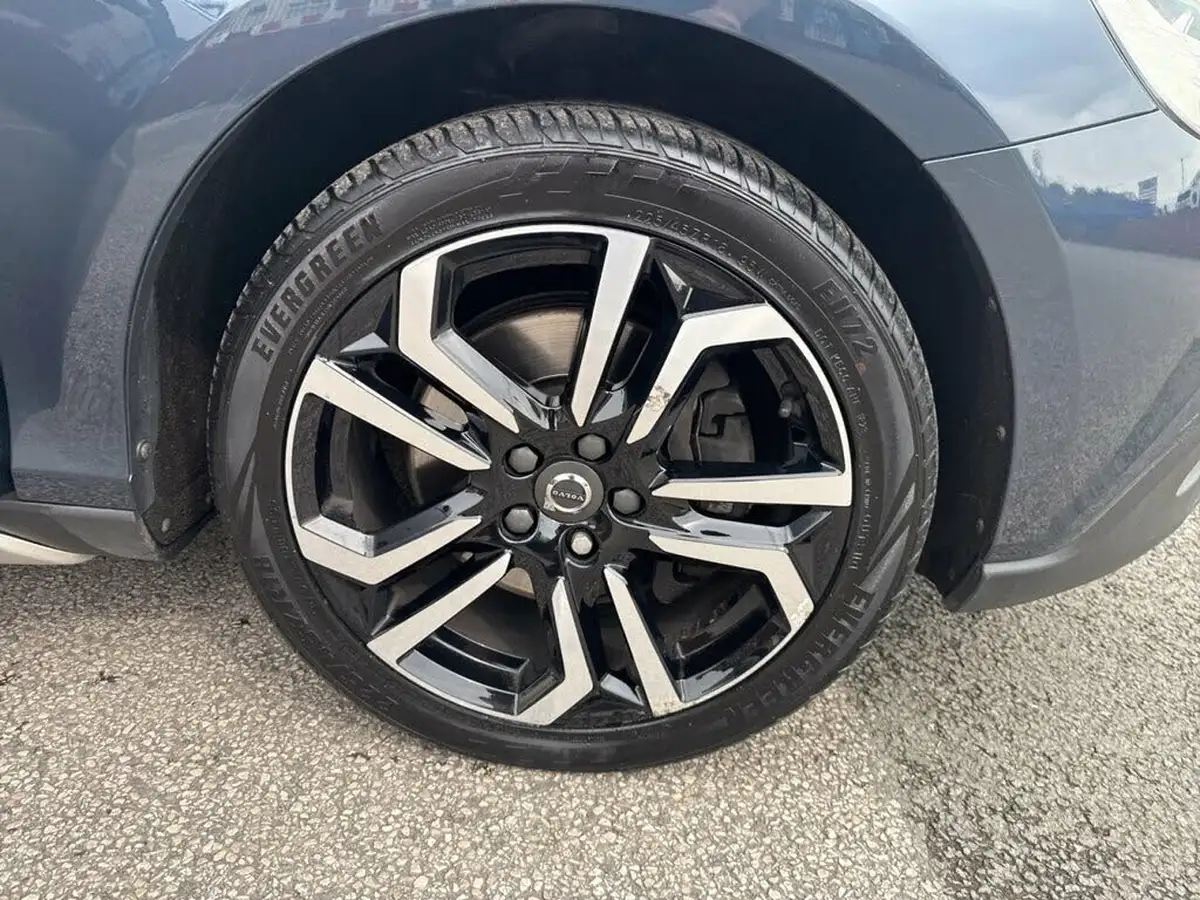 2018-volvo-v40-20td-d2-cross-country-pro-big-34