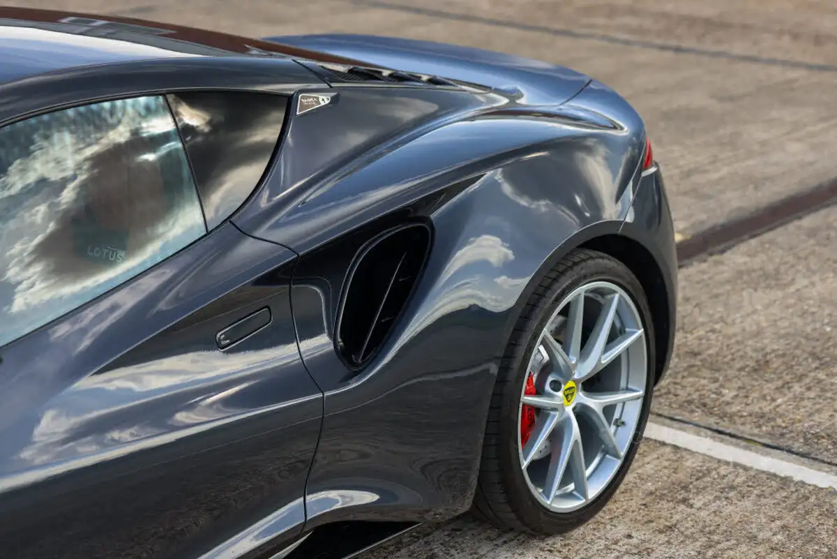 2023-lotus-emira-35-first-edition-v6-big-15