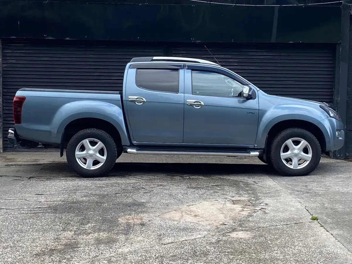 2017-isuzu-d-max-25td-utah-huntsman-auto-big-6