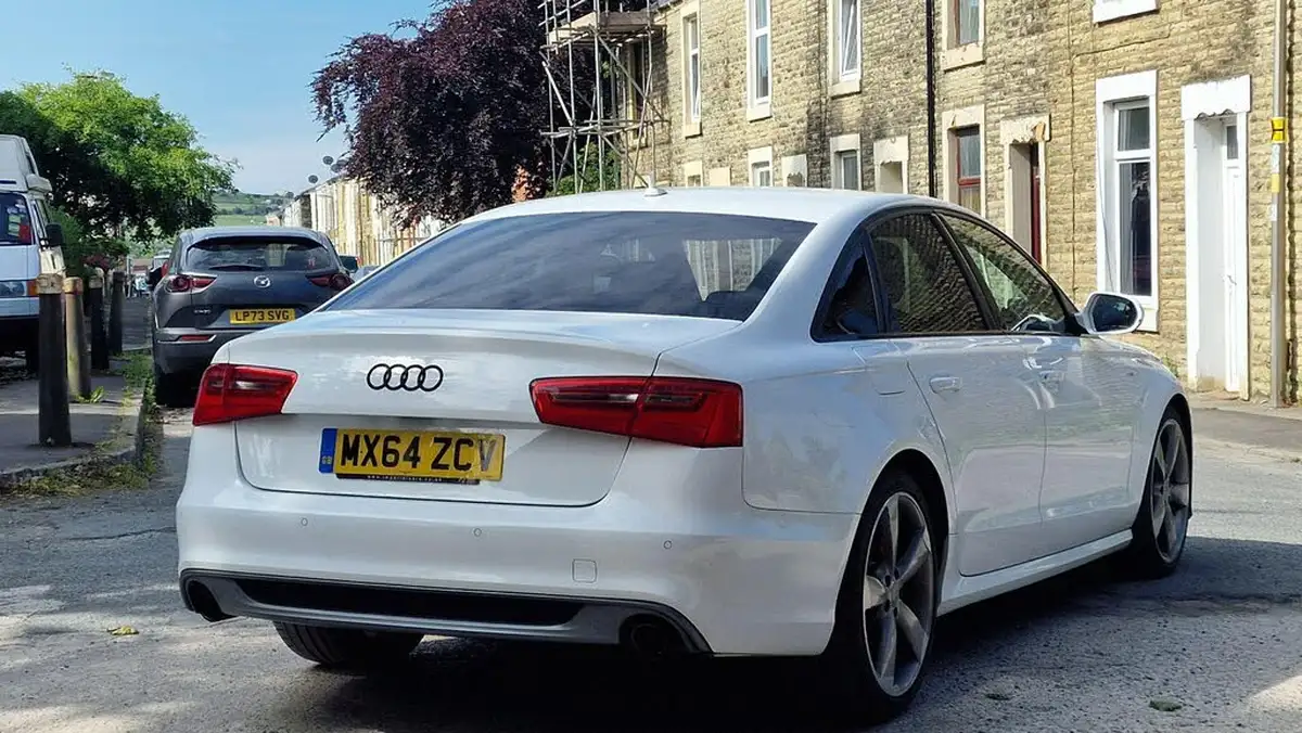 2014-audi-a6-saloon-20tdi-ultra-black-edition-s-tronic-big-6