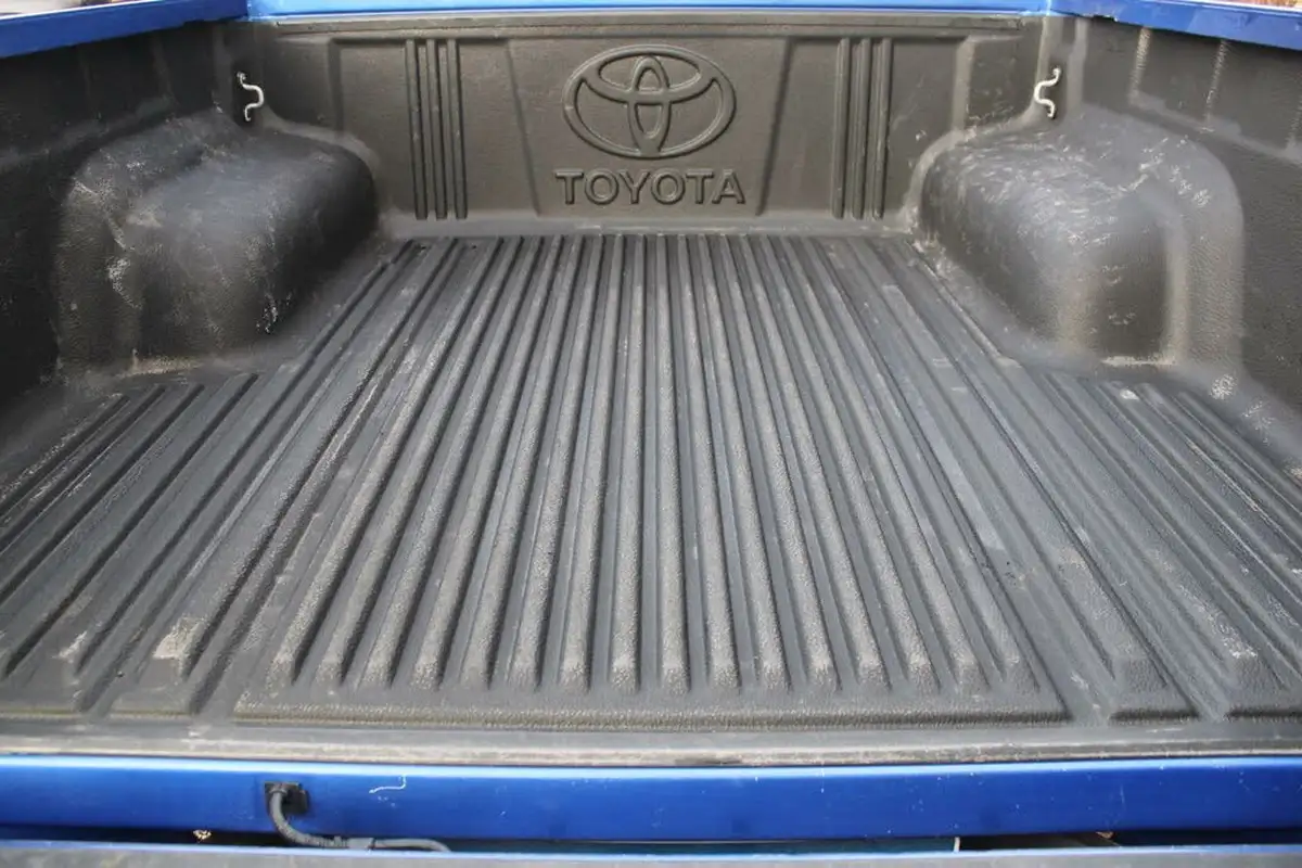 2023-toyota-hi-lux-28d-4d-invincible-x-2754cc-auto-big-11
