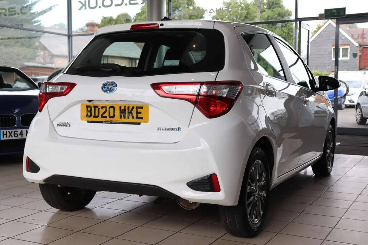 2020-toyota-yaris-15-vvt-i-icon-98bhp-hybrid-1497cc-e-cvt-big-7