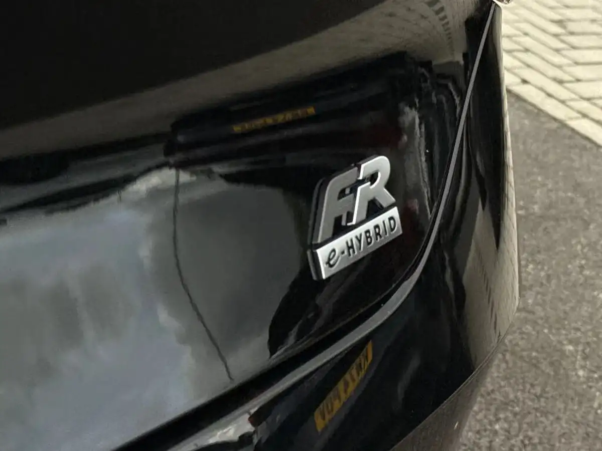 2024-seat-leon-big-25