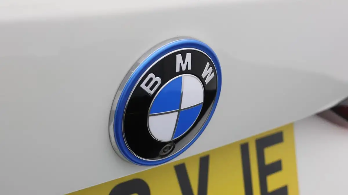 2022-bmw-i4-e-edrive40-m-sport-big-22