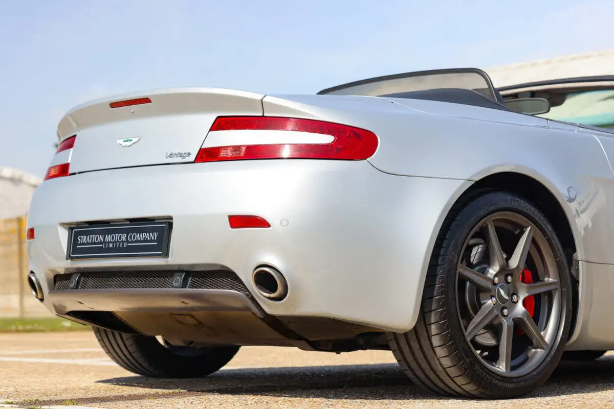 2009-aston-martin-vantage-43-convertible-sportshift-big-27