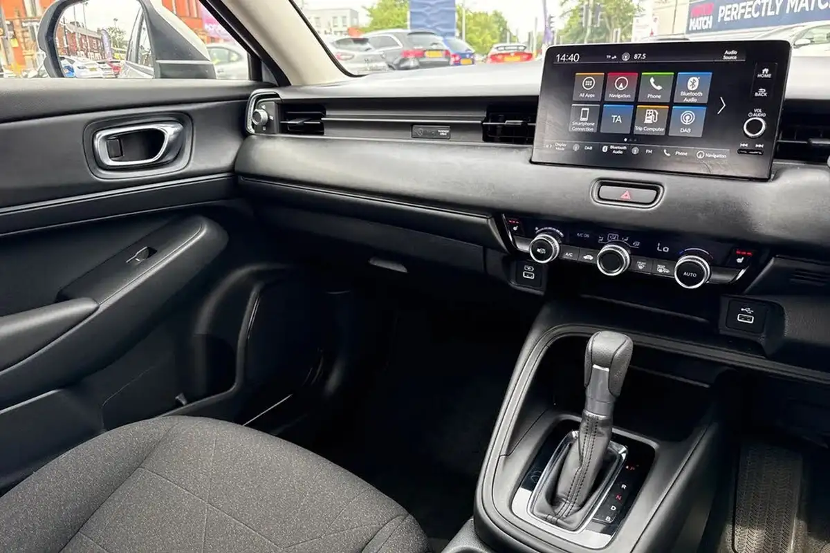 2024-honda-hr-v-15-i-mmd-elegance-big-34