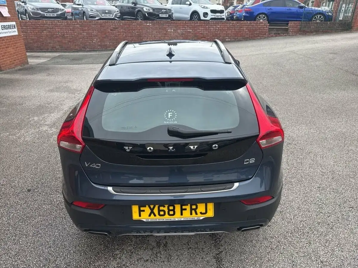 2018-volvo-v40-20td-d2-cross-country-pro-big-62