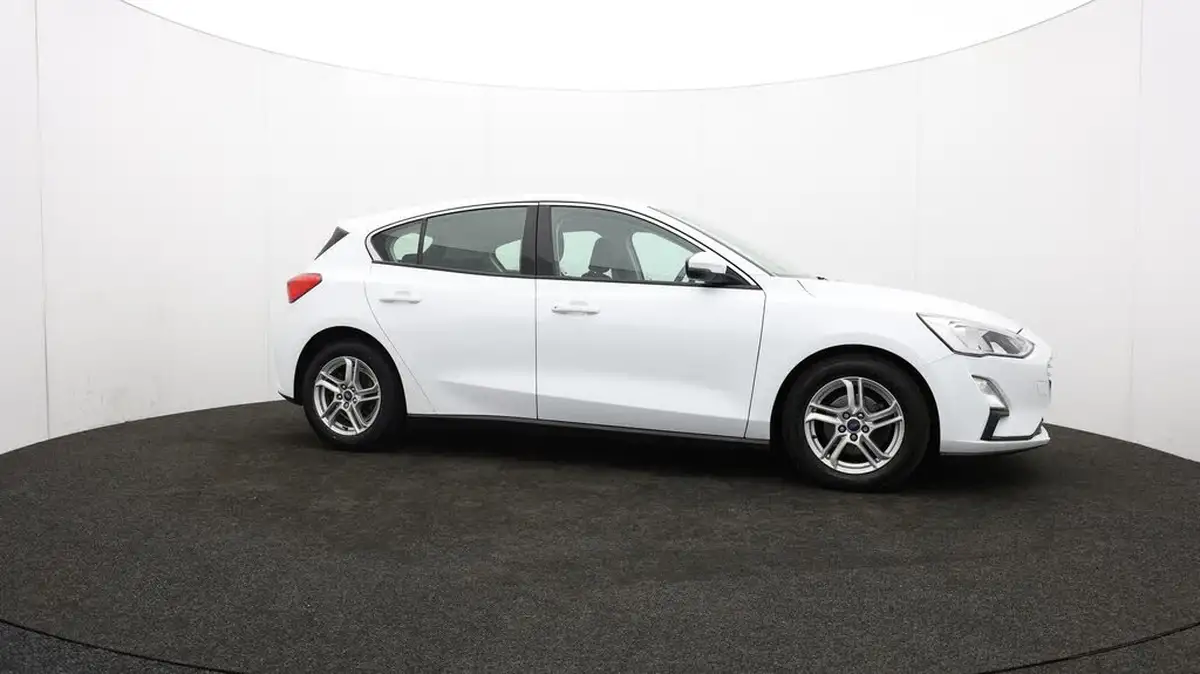 2019-ford-focus-15-zetec-120ps-hatchback-big-34