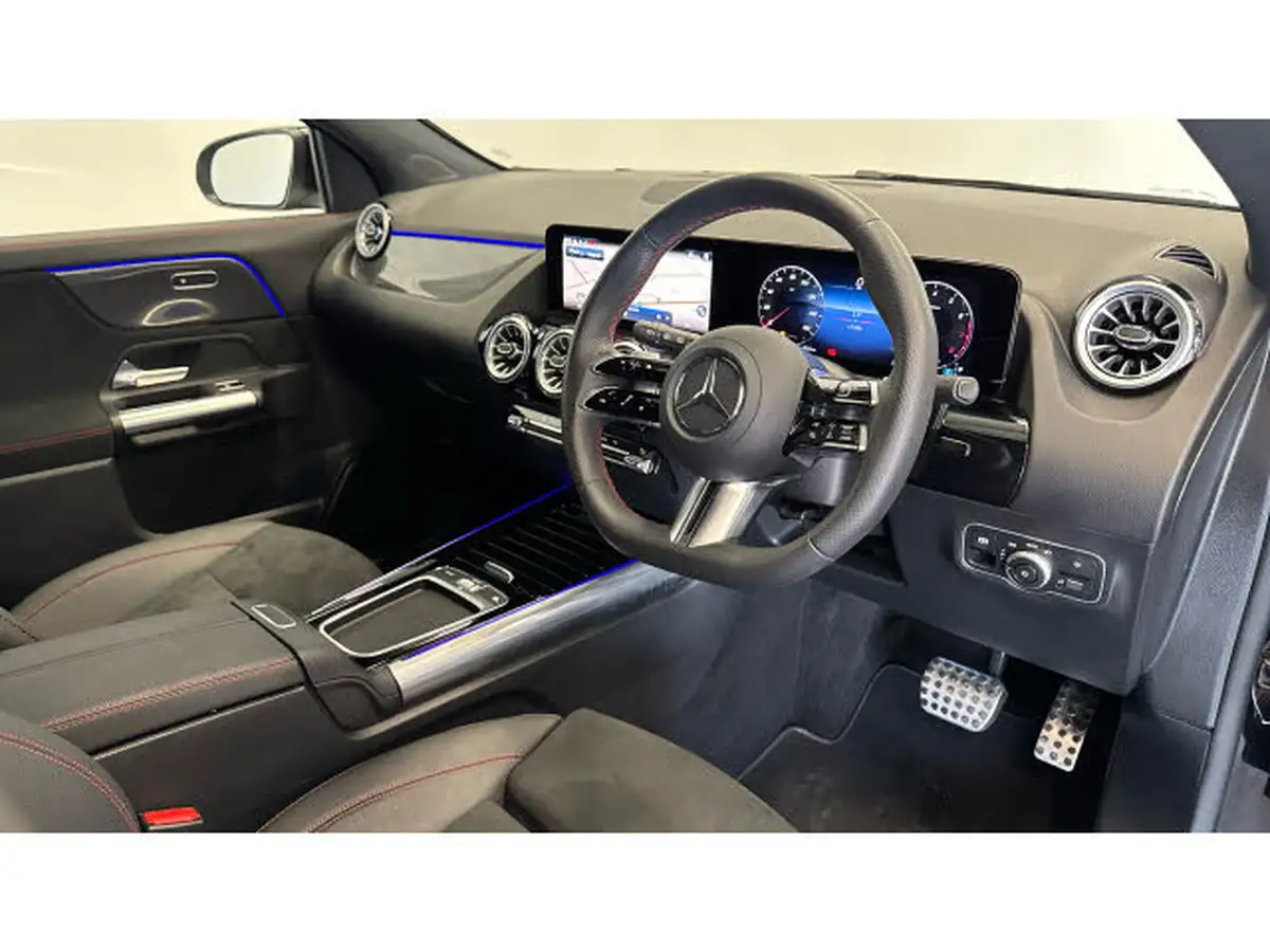 2024-mercedes-benz-gla-class-13-gla-200-amg-line-executive-big-10