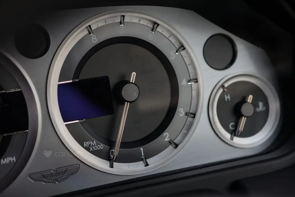 2013-aston-martin-vantage-47-coupe-big-69
