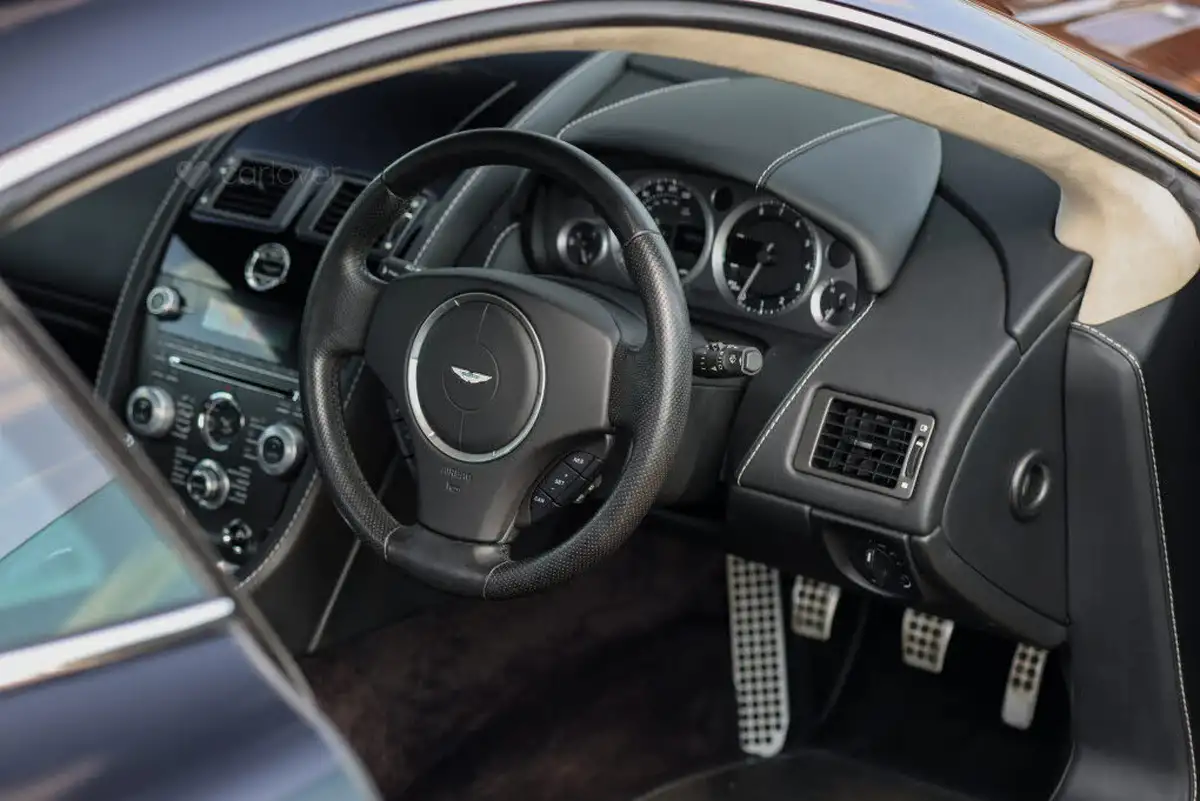 2013-aston-martin-vantage-47-coupe-big-45
