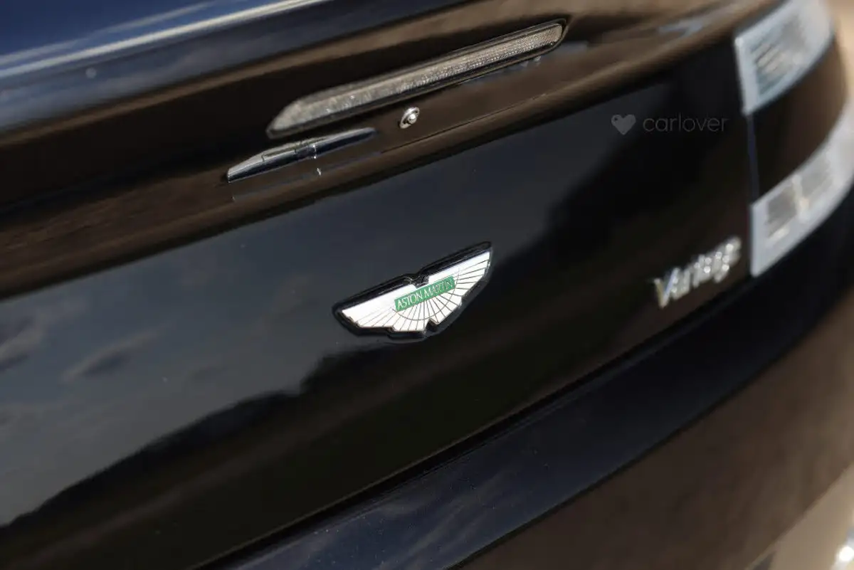 2013-aston-martin-vantage-47-coupe-big-21