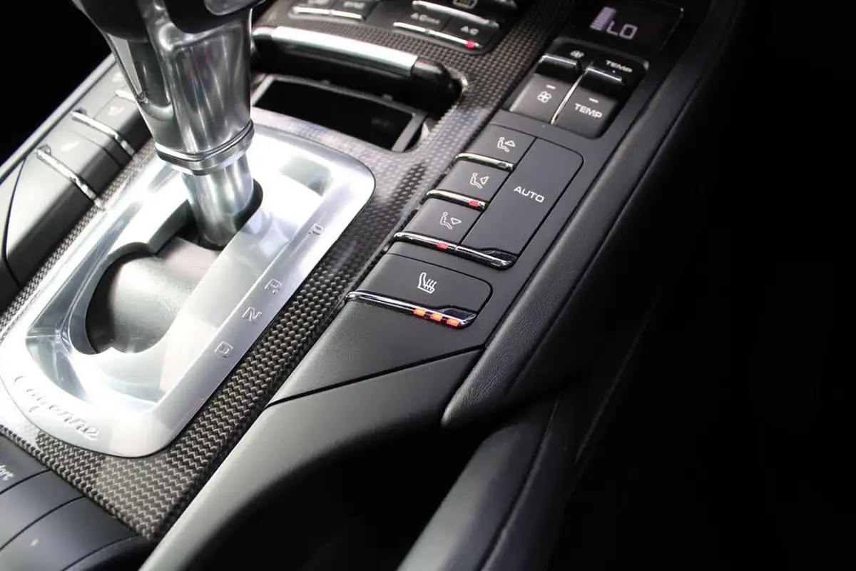 2015-porsche-cayenne-36-gts-big-25