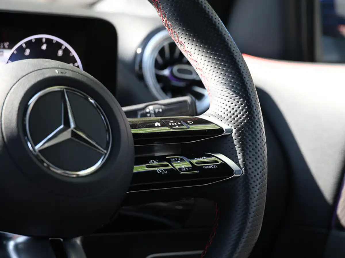 2024-mercedes-benz-gla-class-13-gla-200-amg-line-executive-big-9