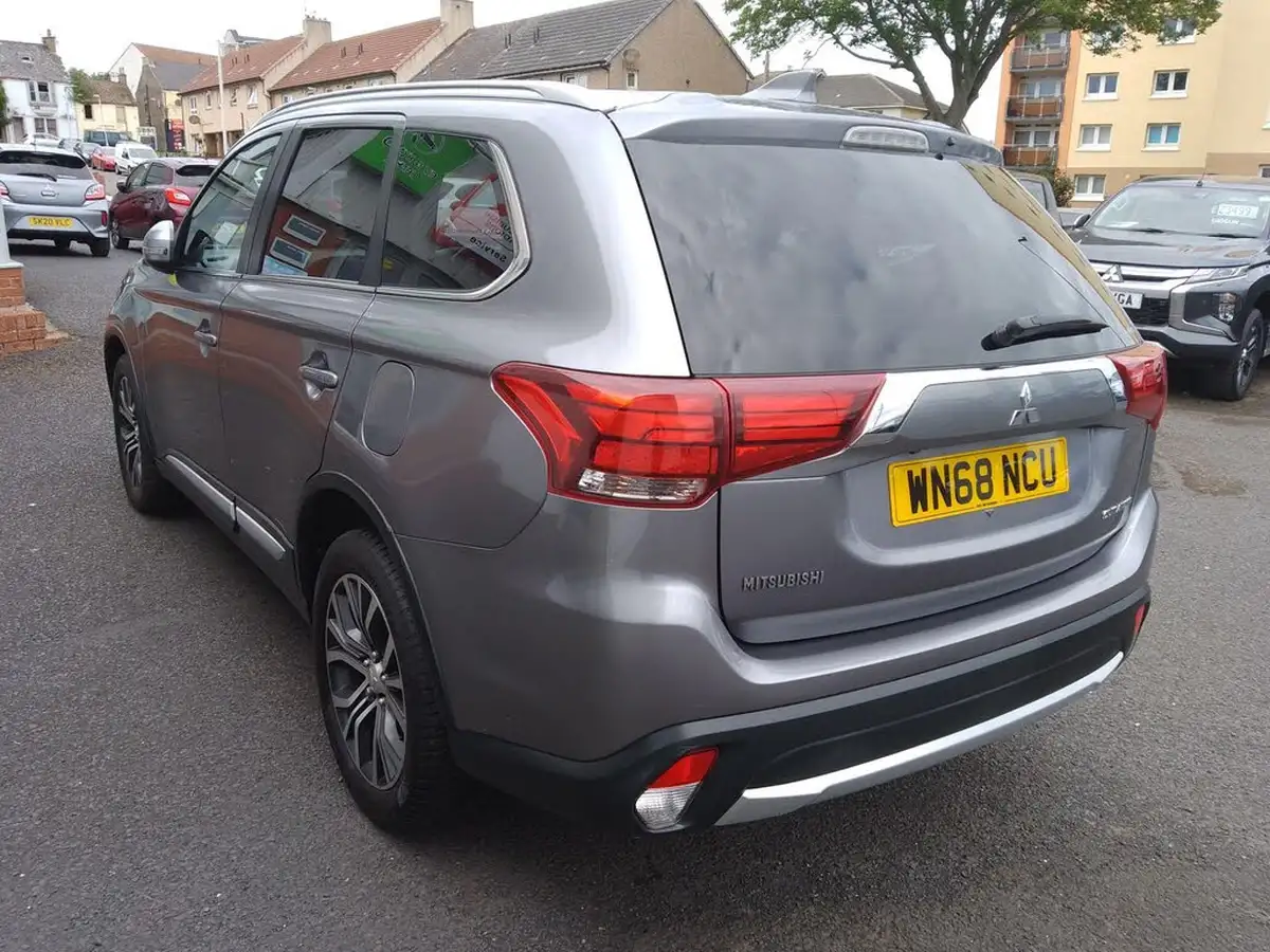 2018-mitsubishi-outlander-22di-d-juro-big-3