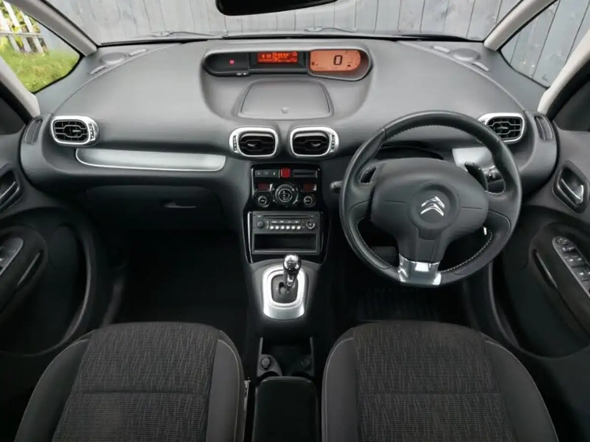 2015-citroen-c3-picasso-16-exclusive-etg6-big-2