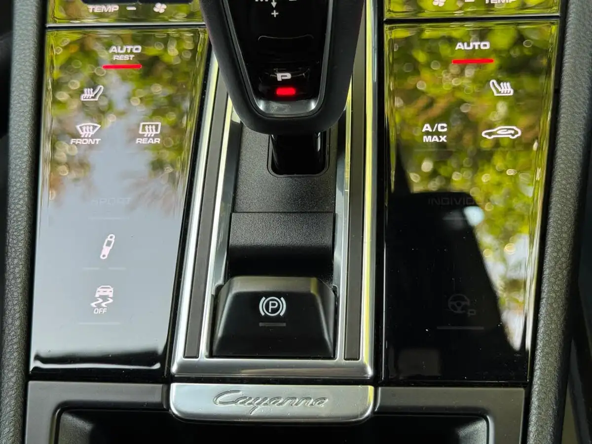 2021-porsche-cayenne-30-v6-coupe-big-21