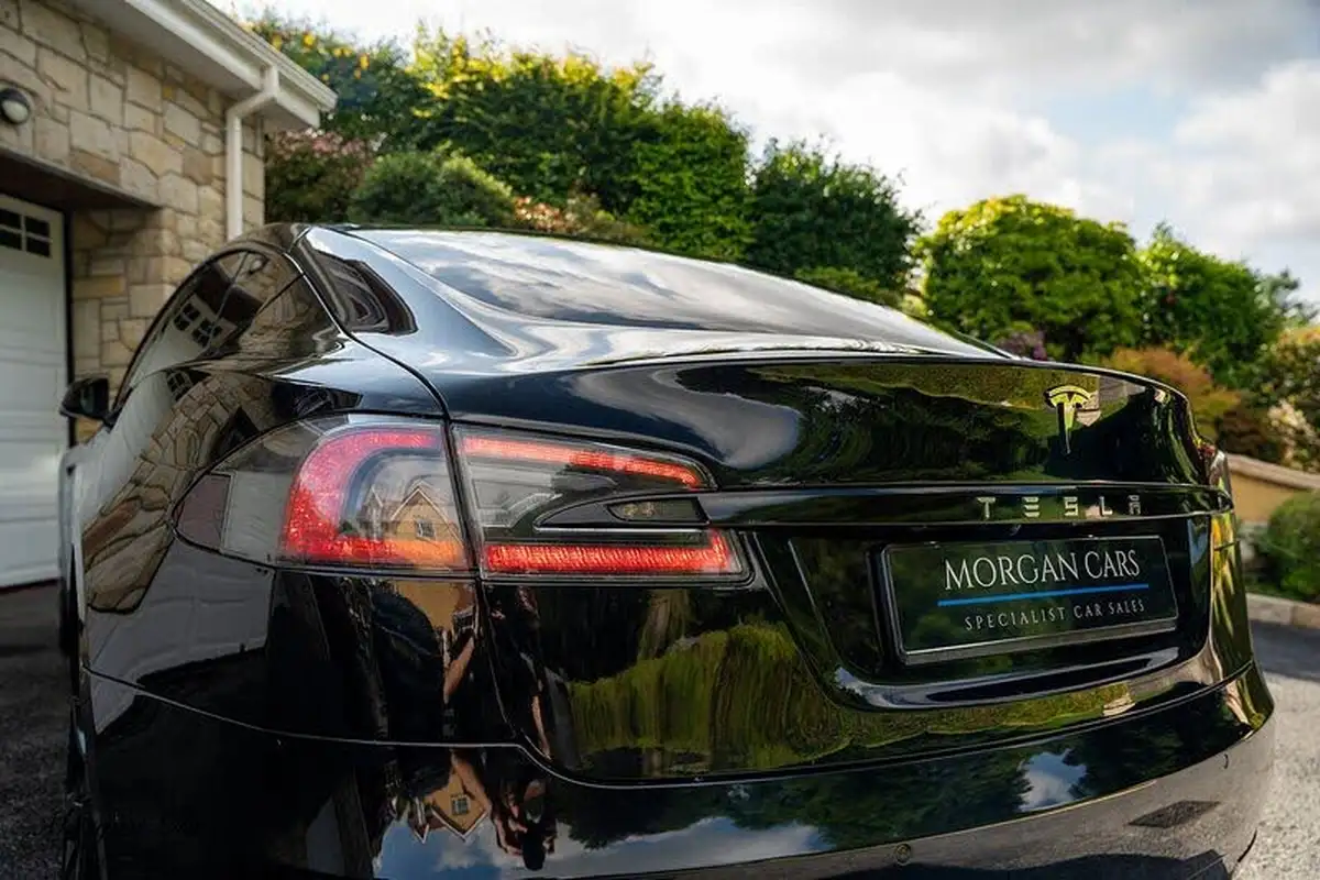 2017-tesla-model-s-e-90d-311kw-big-12