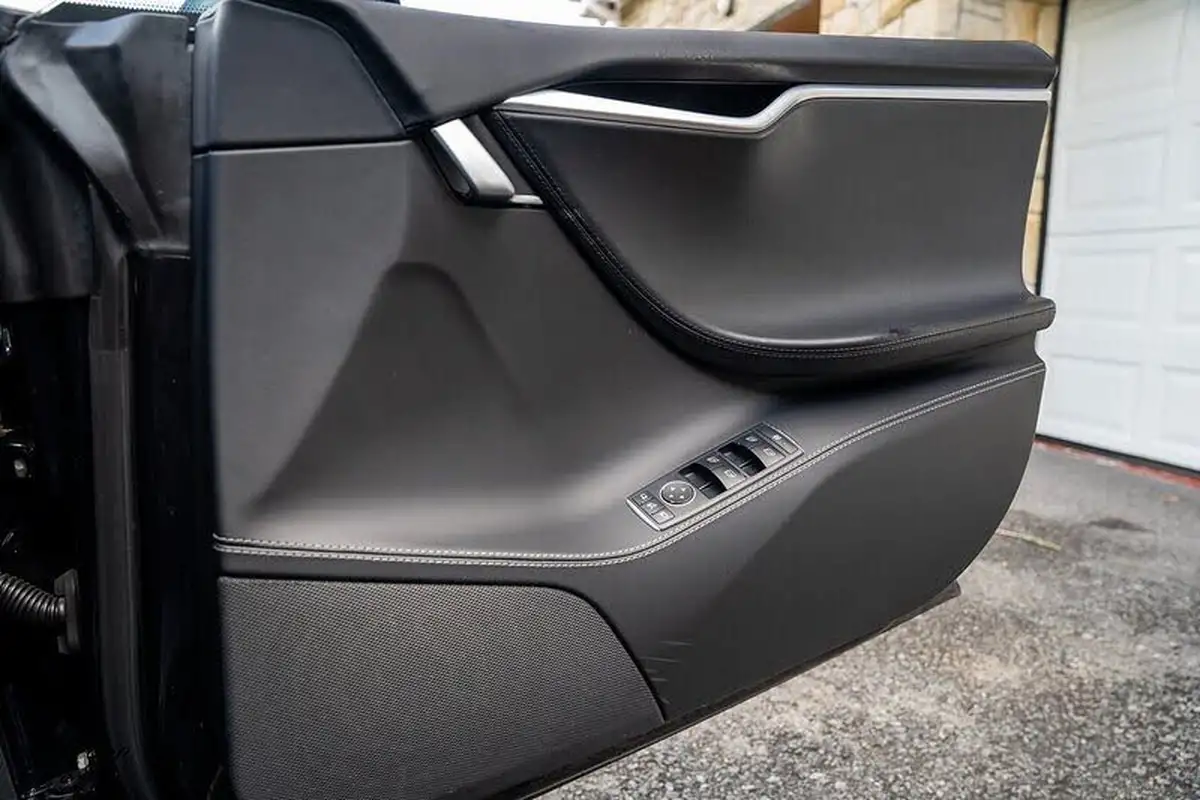 2017-tesla-model-s-e-90d-311kw-big-36