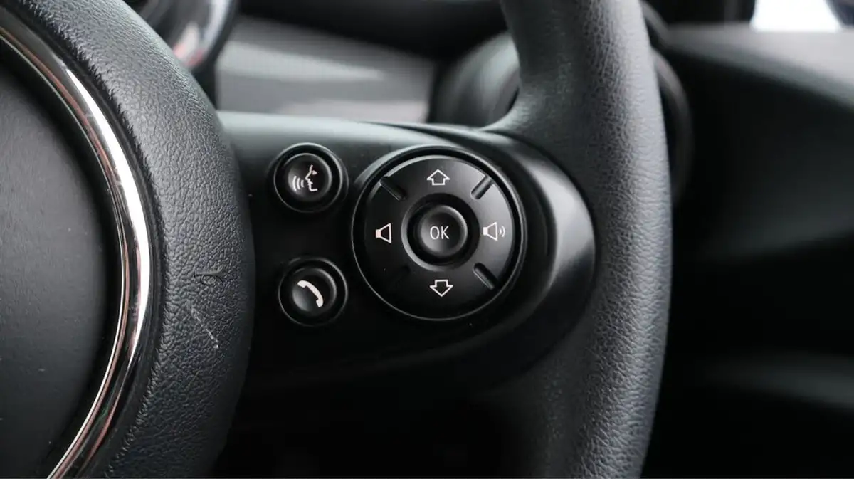 2020-mini-cooper-15-cooper-classic-nav-hatchback-3d-big-24