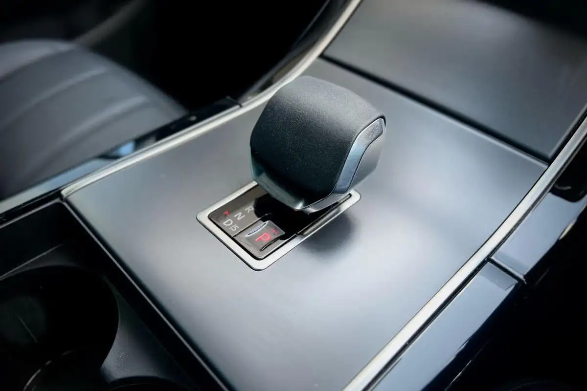 2024-land-rover-range-rover-evoque-15-p270e-dynamic-se-big-21