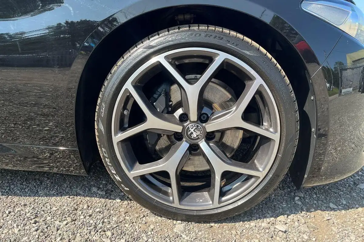 2021-alfa-romeo-giulia-20-veloce-276bhp-big-4