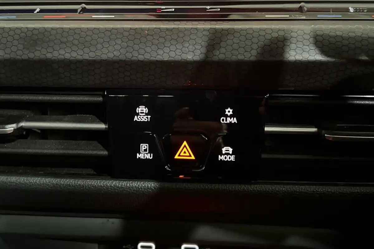 2021-volkswagen-golf-20tdi-gtd-big-33