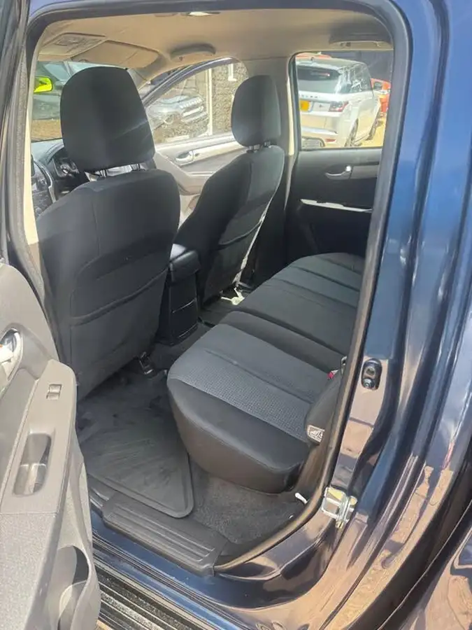 2015-isuzu-d-max-25td-yukon-double-pickup-big-13