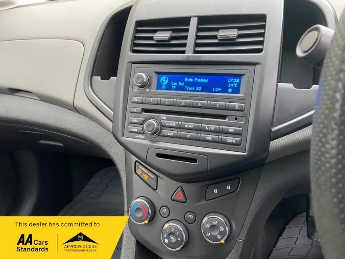 2012-chevrolet-aveo-12-ls-84bhp-1229cc-big-17