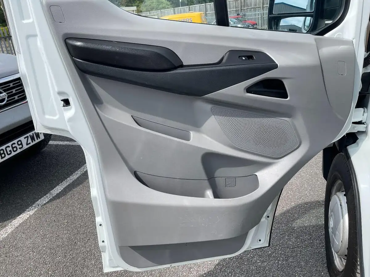 2023-maxus-deliver-9-big-37