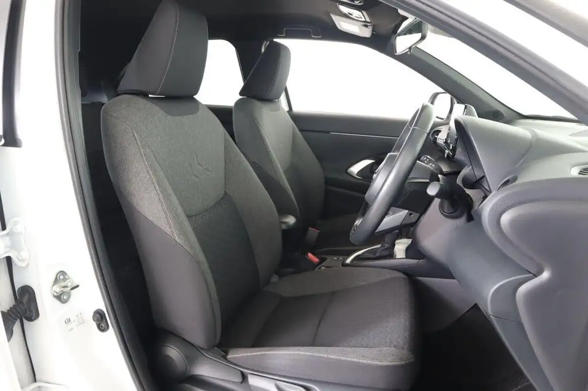 2022-toyota-yaris-15-vvt-i-design-panoramic-roof-big-14