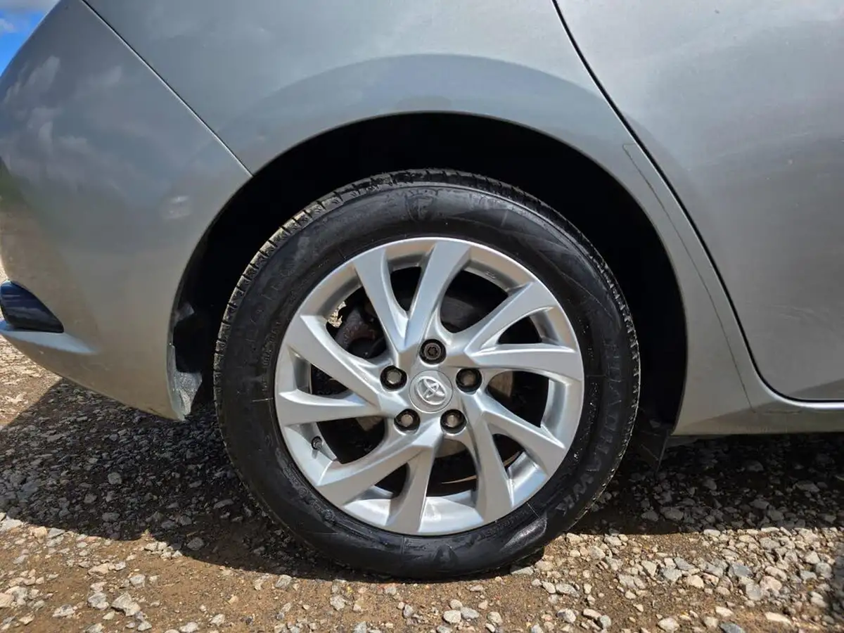 2016-toyota-auris-18-vvt-i-hsd-icon-hatchback-big-34