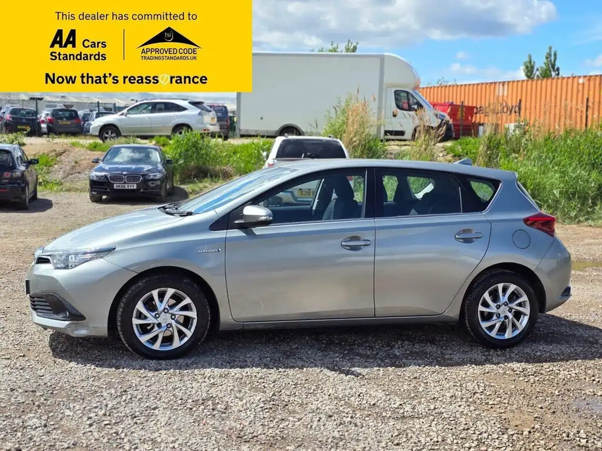 2016-toyota-auris-18-vvt-i-hsd-icon-hatchback-big-10