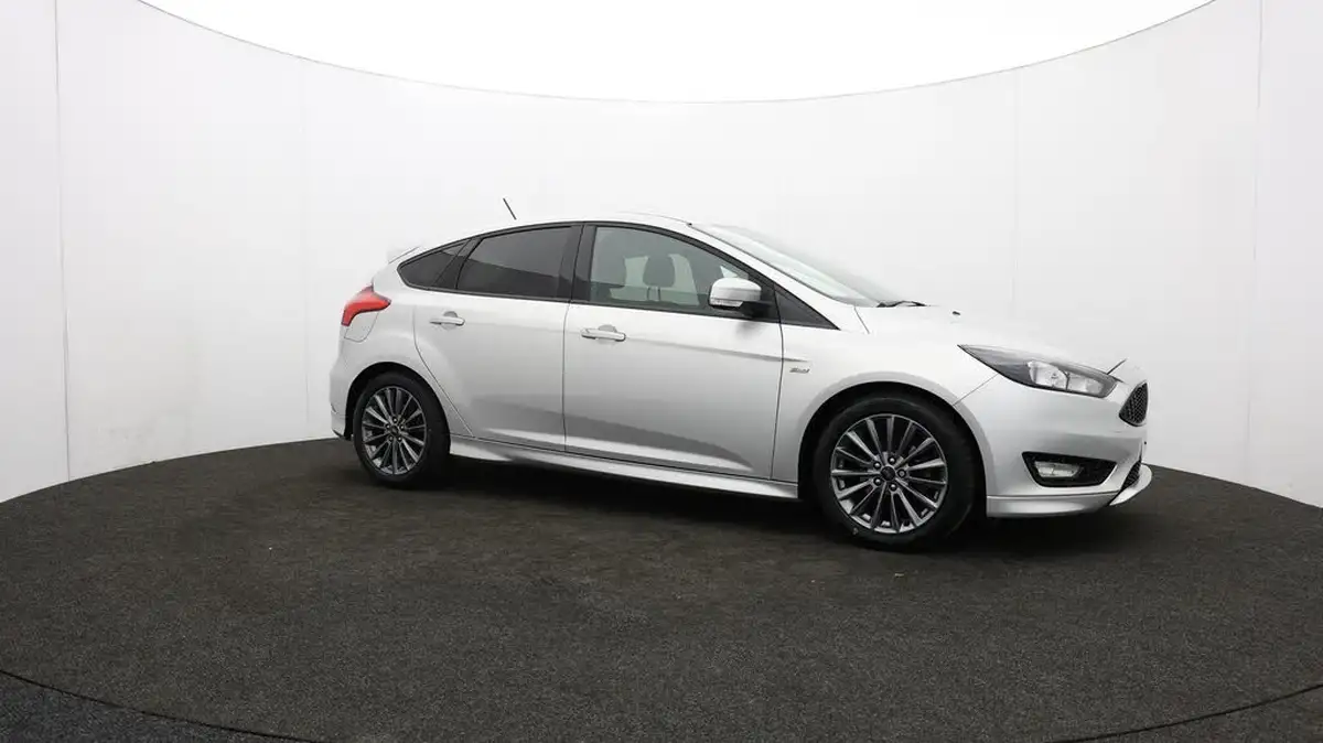 2018-ford-focus-10t-st-line-140ps-hatchback-big-47