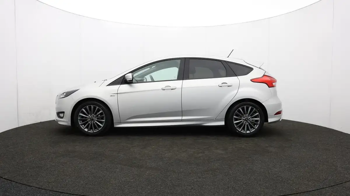 2018-ford-focus-10t-st-line-140ps-hatchback-big-71
