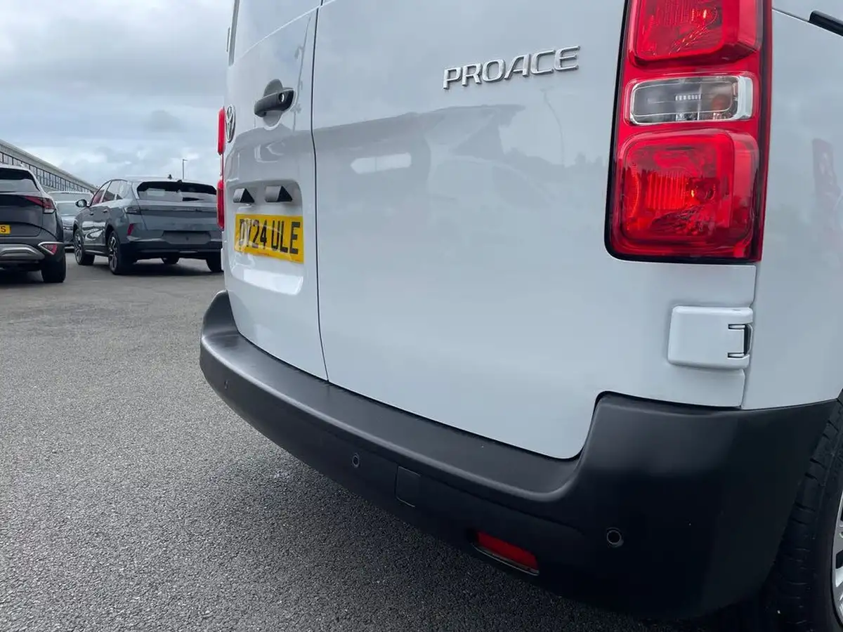 2024-toyota-proace-15d-icon-medium-without-plyliningrear-view-camera-big-31