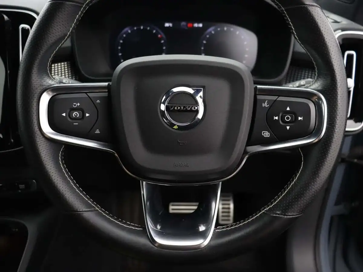 2020-volvo-xc40-15-t3-r-design-geartronic-big-39