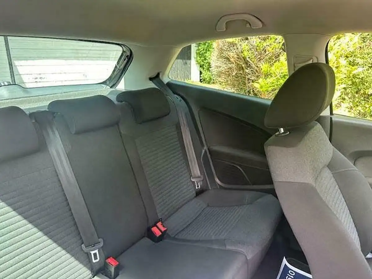 2012-volkswagen-polo-12-match-60ps-3d-big-12