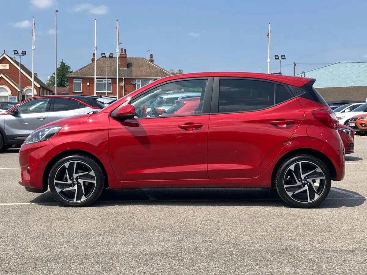 2022-hyundai-i10-10-premium-big-25