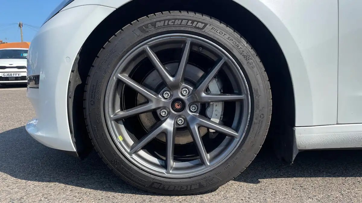 2021-tesla-model-3-e-long-range-4x4-big-16