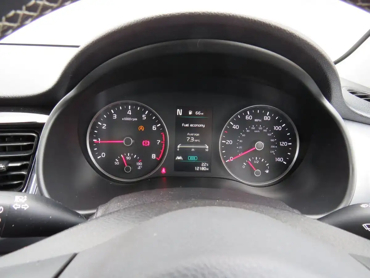 2022-kia-stonic-10-t-gdi-connect-big-25